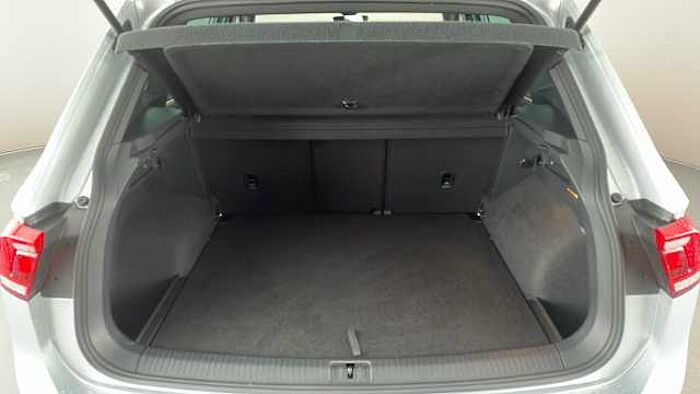 Volkswagen Tiguan VOLKSWAGEN Tiguan 2.0 TDI R-Line SUV 5dr Diesel DSG 4Motion Euro 6 (s/s) (150 ps 