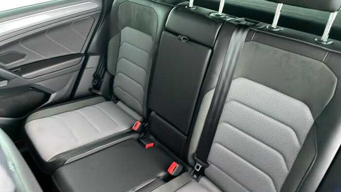 Volkswagen Tiguan VOLKSWAGEN Tiguan 2.0 TDI R-Line Tech SUV 5dr Diesel DSG Euro 6 (s/s) (150 ps) 