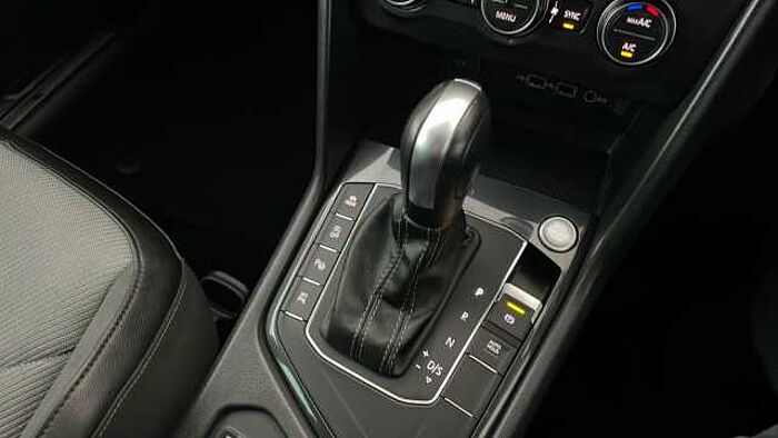 Volkswagen Tiguan VOLKSWAGEN Tiguan 2.0 TDI R-Line Tech SUV 5dr Diesel DSG Euro 6 (s/s) (150 ps) 