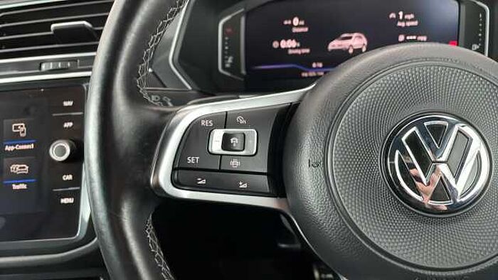 Volkswagen Tiguan VOLKSWAGEN Tiguan 2.0 TDI R-Line Tech SUV 5dr Diesel DSG Euro 6 (s/s) (150 ps) 