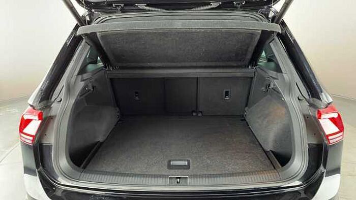 Volkswagen Tiguan VOLKSWAGEN Tiguan 2.0 TDI R-Line Tech SUV 5dr Diesel DSG Euro 6 (s/s) (150 ps) 